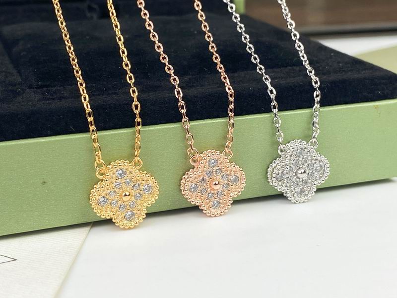 Van Cleef & Arpels necklace 12yxq43